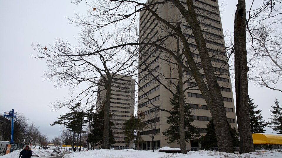 Les pavillons des sciences de l'éducation et Félix-Antoine-Savard sur le campus de l'Université Laval.
