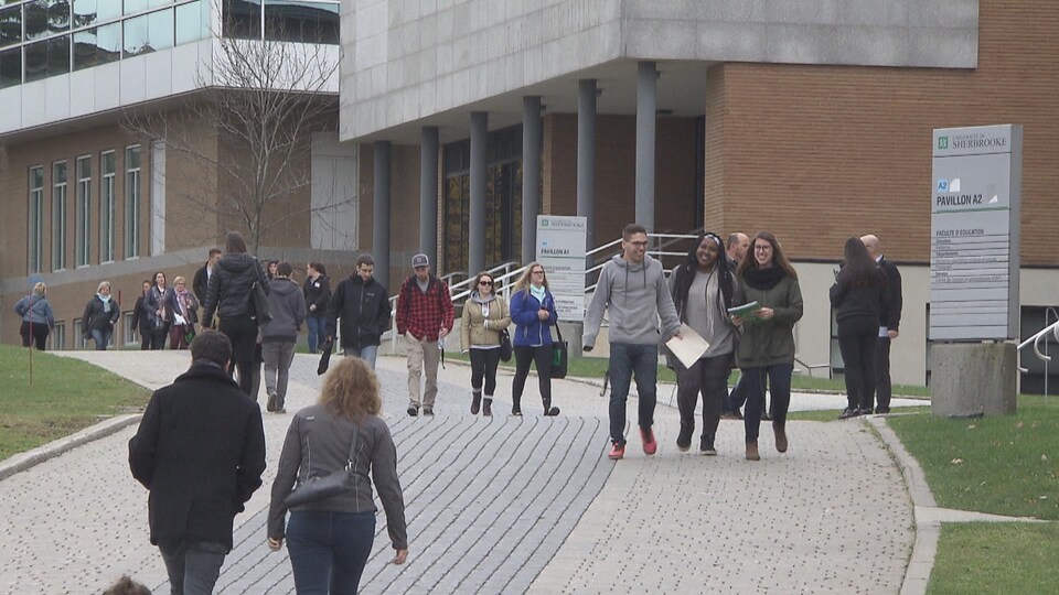 L'AGEFLESH soutient que les étudiants n'ont pas été consultés.
