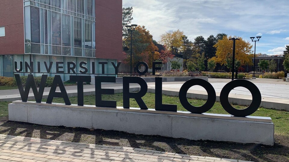 L'entrée de l'Université de Waterloo.