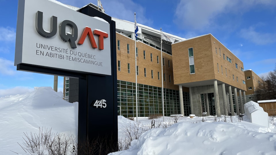 L'ingresso principale dell'Università del Quebec ad Abitibi-Témiscamingue a Rouyn-Noranda.