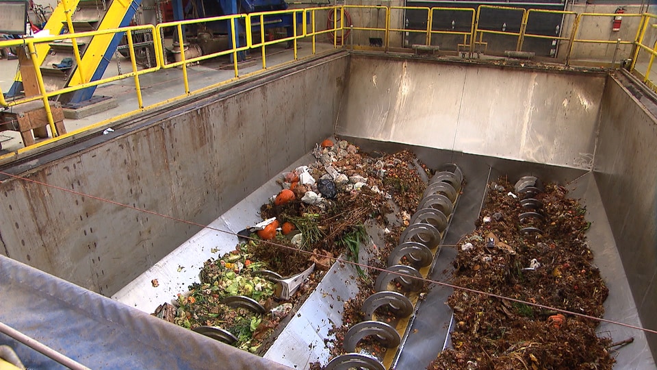 Des déchets à l'usine de biométhanisation de Rivière-du-Loup.