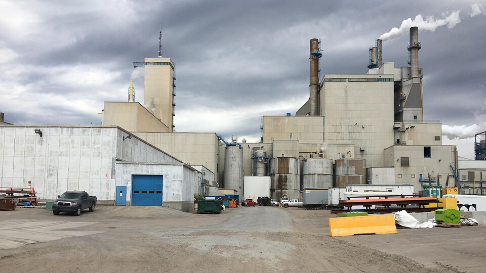 L'usine de pâte de Produits forestiers Résolu, à Saint-Félicien