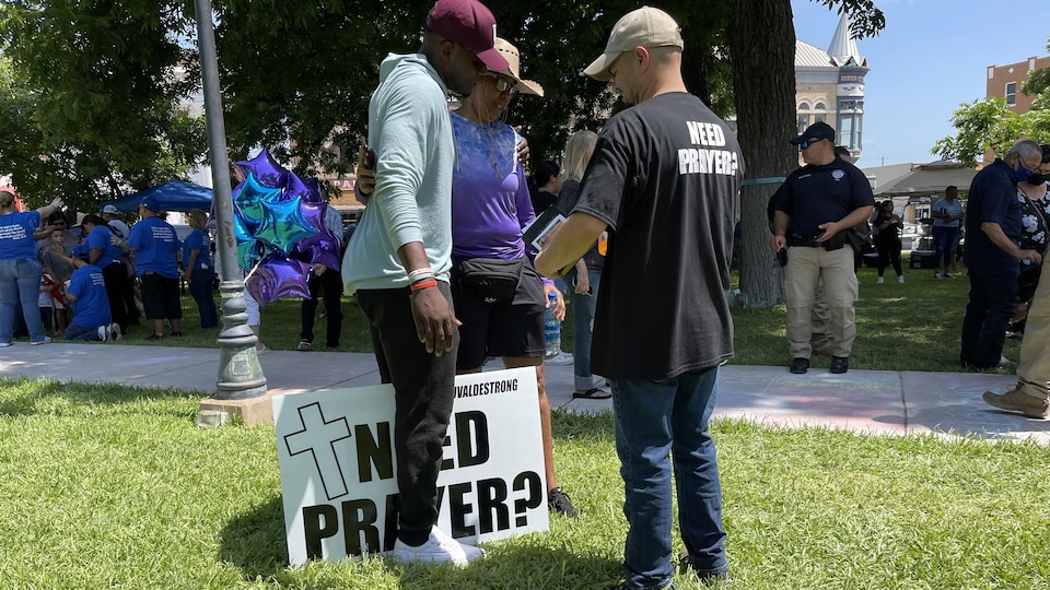 As with every hunt and other disaster that comes to a community, one of the first instincts is to offer to pray together in the United States.
