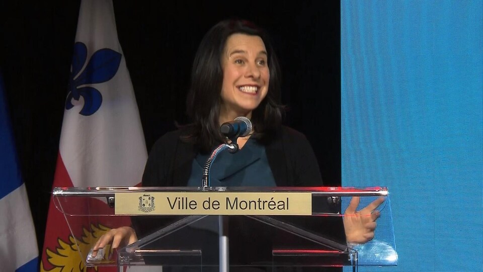 La mairesse de Montréal, Valérie Plante, en conférence de presse.