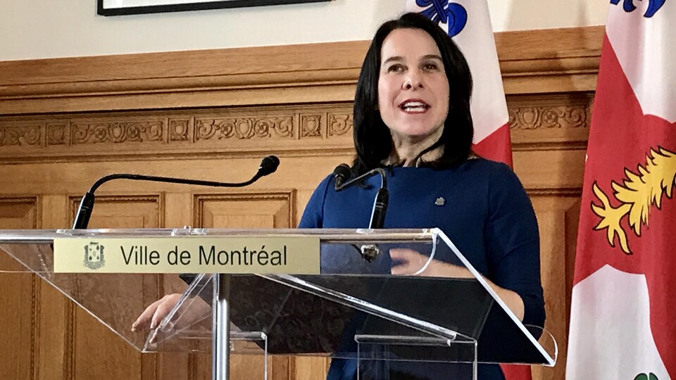 Valérie Plante au lutrin de la Ville de Montréal.