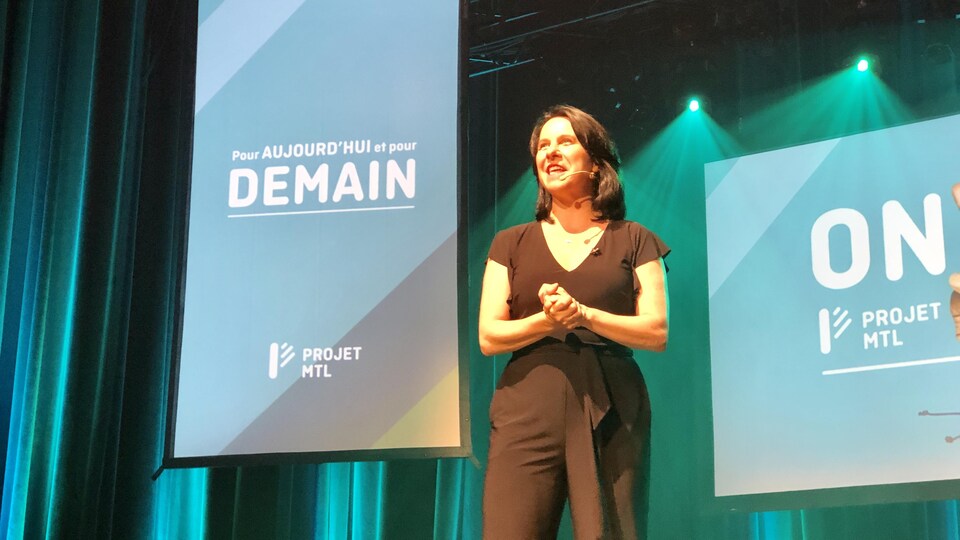 Valérie Plante sur scène.