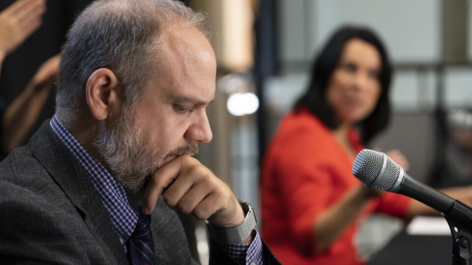 Le président du comité exécutif de la Ville de Montréal Benoit Dorais et la mairesse de Montréal Valérie Plante durant une conférence de presse.