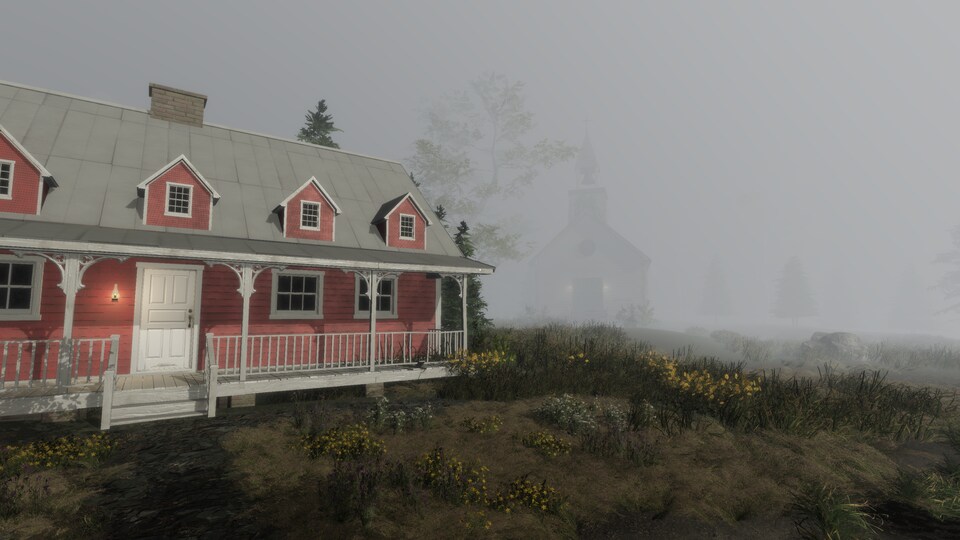 Une maison ancienne et une église dans la brume à l'arrière-plan.