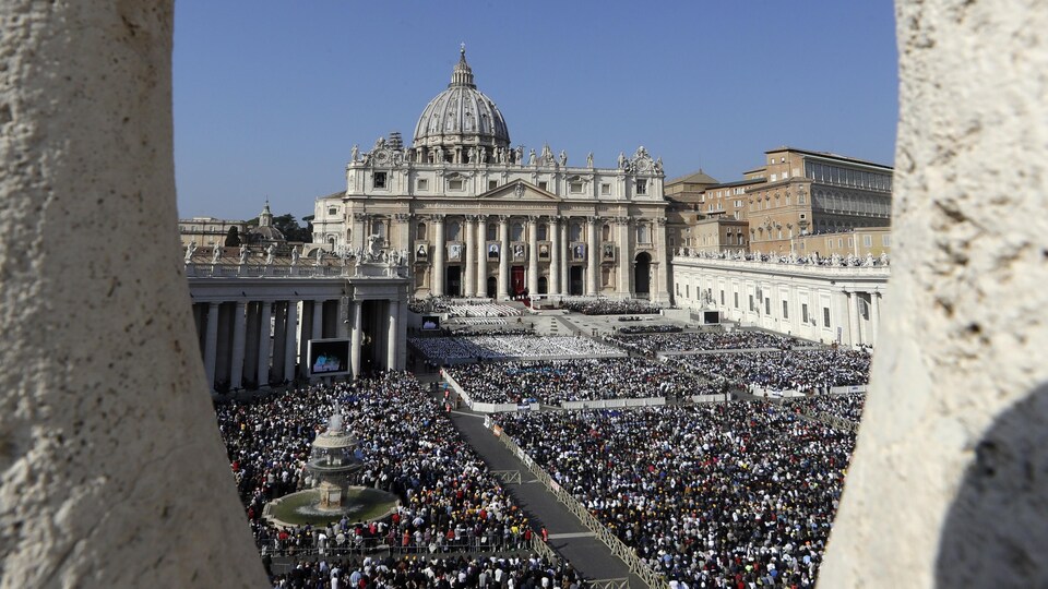 La place Saint-Pierre, au Vatican, remplie de monde. (archives)