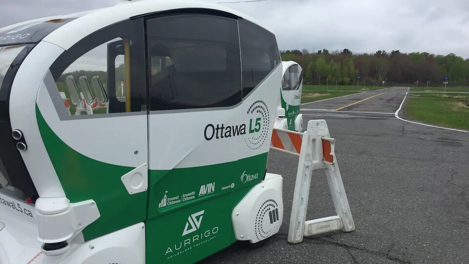 Un véhicule autonome sur une piste d'essai.