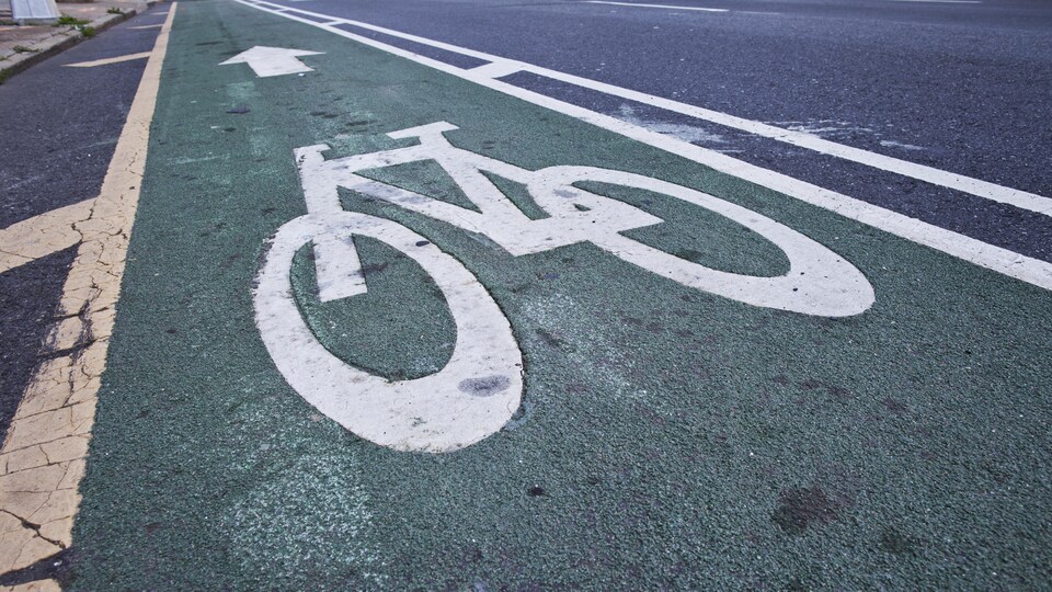 Une bande cyclable de couleur