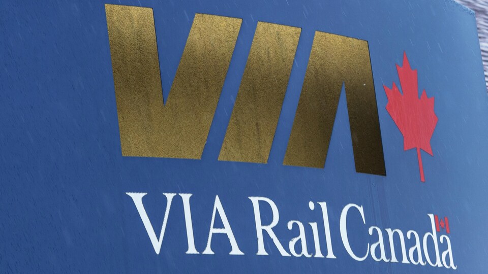 Le logo de VIA Rail.