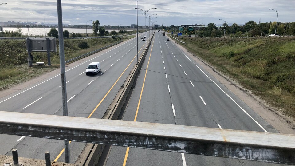 Une autoroute à six voies de la région de Québec.