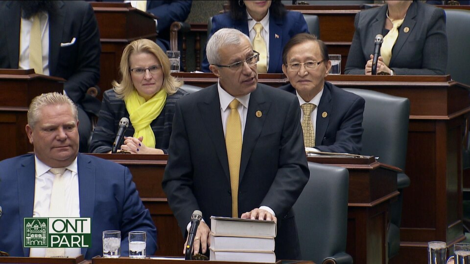 L'ancien ministre des Finances de l'Ontario, Vic Fedeli, lors de la présentation de l'énoncé économique du jeudi 18 novembre 2018.