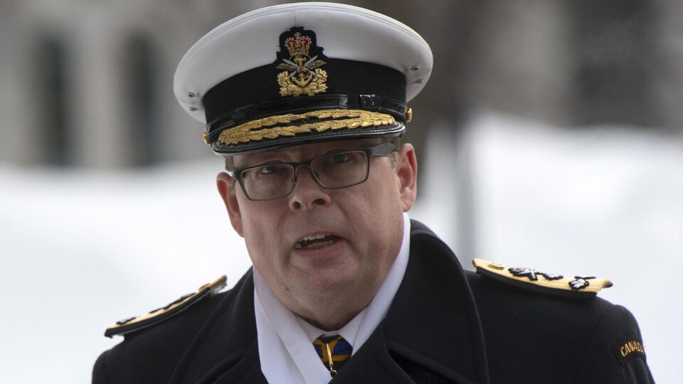 Gros plan du vice-amiral Mark Norman.