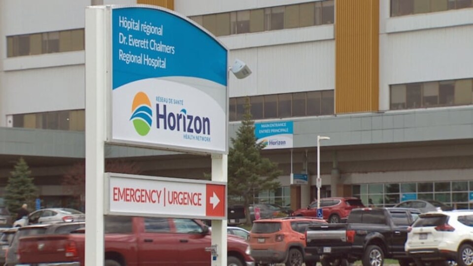 L'affiche à l'entrée de l'Hôpital régional Dr Everett Chalmers, à Fredericton.