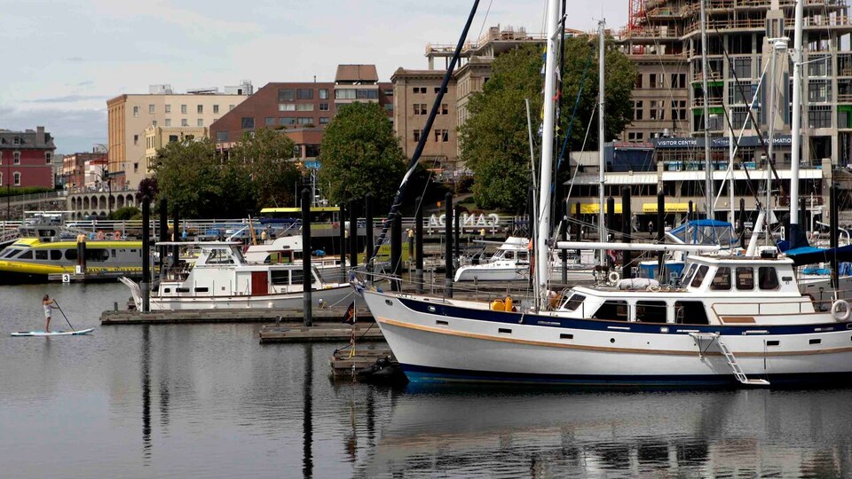 Des bateaux dans le Inner Harbour à Victoria.