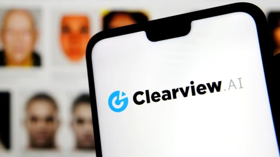 Le logiciel de Clearview AI collecte des images sur Internet et permet aux utilisateurs de rechercher des correspondances.