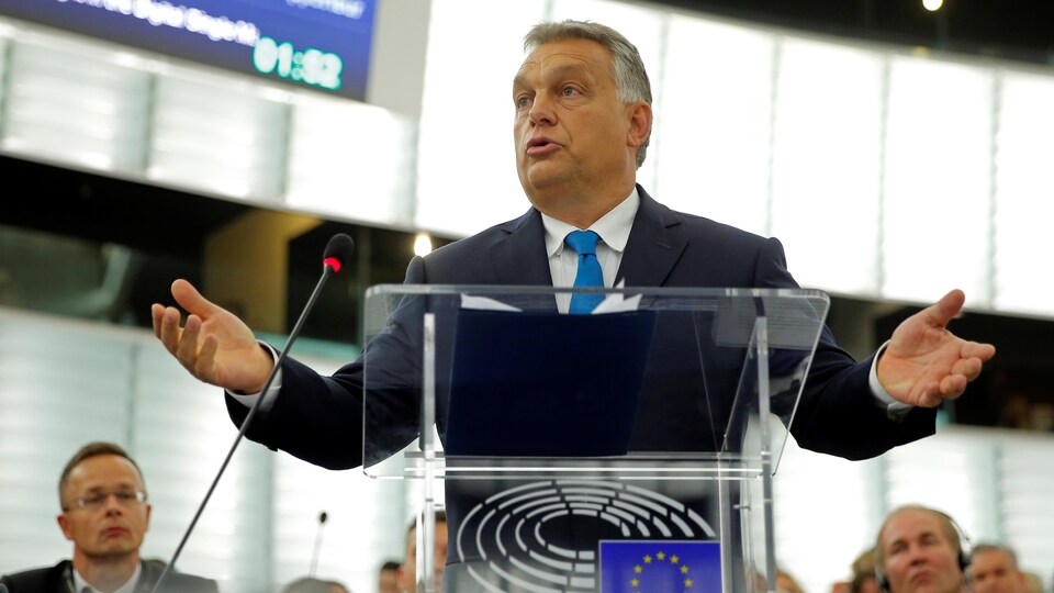 Le premier ministre hongrois, Viktor Orban, s'adresse aux députés européens lors d'un débat sur la situation en Hongrie au Parlement européen à Strasbourg.