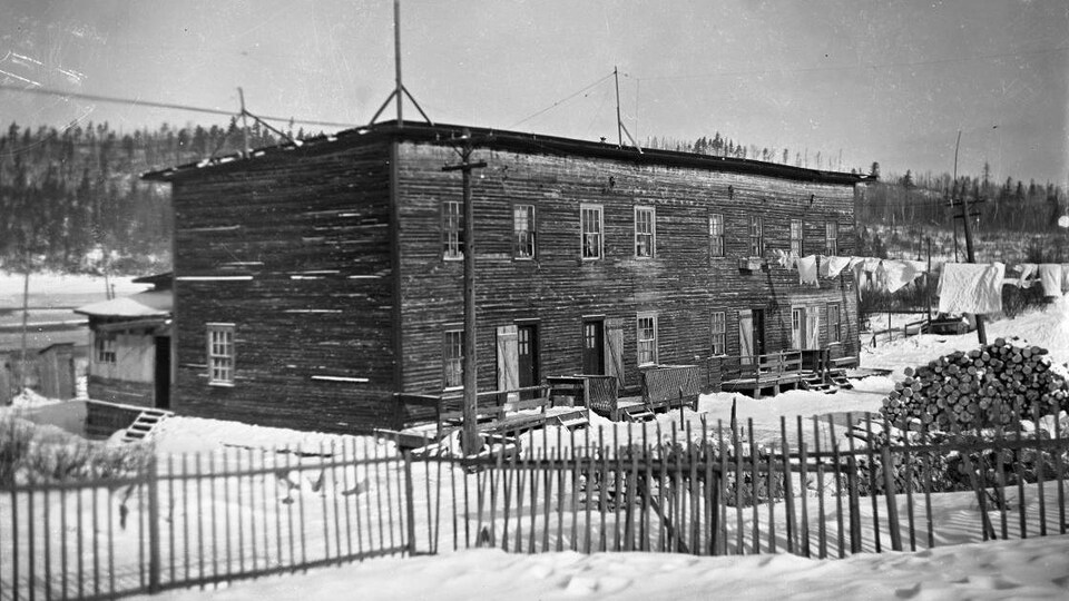 Chronique historique Témis100 la toponymie du nom de la ville et son