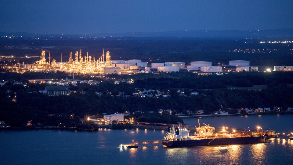 La raffinerie Jean-Gaulin de Québec. 