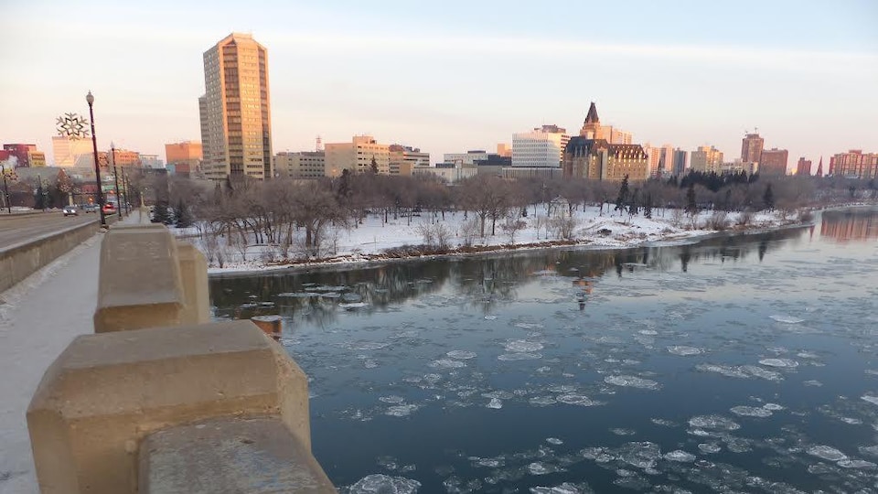 Le centre-ville de Saskatoon en hiver.