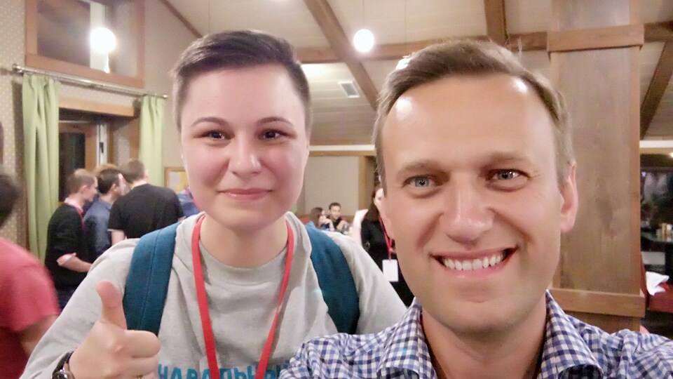 Violeta Crutina and Alexei Navalny take selfies.