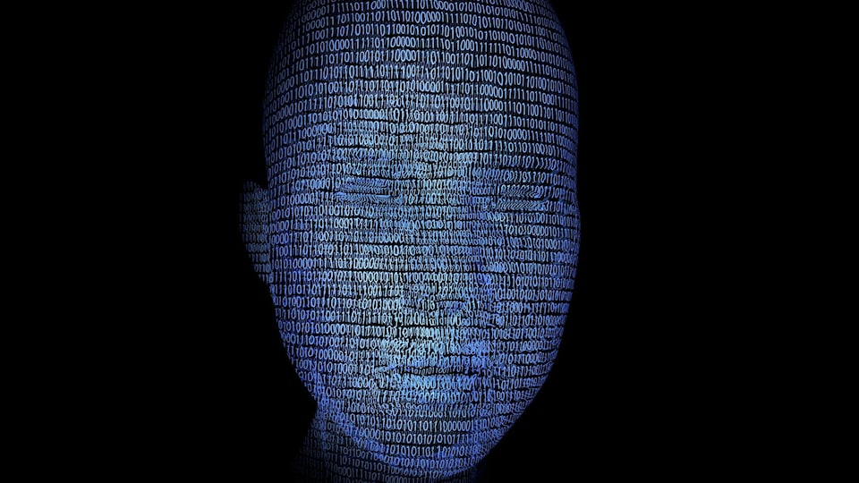 Un visage illustrant l'intelligence artificielle.