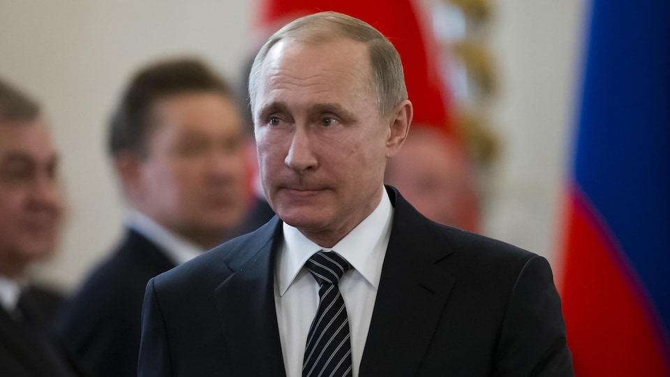 Le président russe Vladimir Poutine arrive à une rencontre au Kremlin, à Moscou.