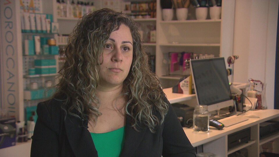 The portrait of a woman in a hairdressing salon. 