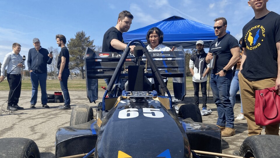 La voiture conçue par l'équipe de course Thunder Wolf de l'Université Lakehead.