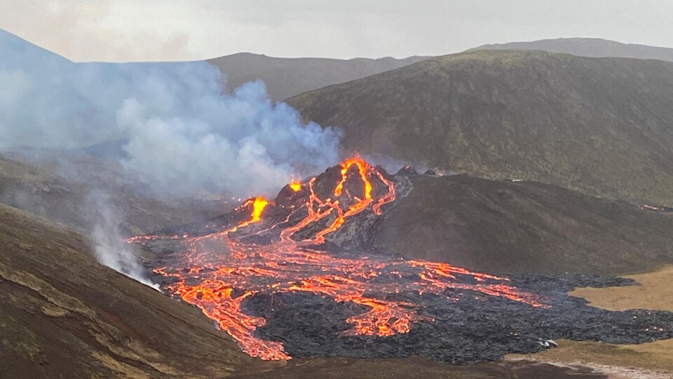 Le volcan Fagradalsfjall en éruption. 