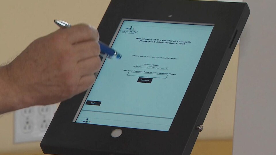 Un iPad qui permet le vote en ligne.
