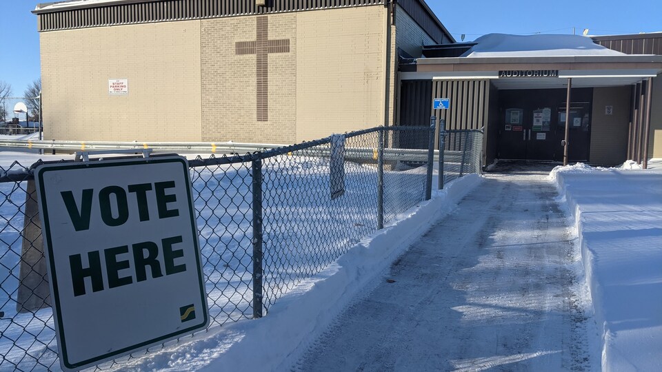 Un bureau de vote durant les élections municipales à Saskatoon (archives).