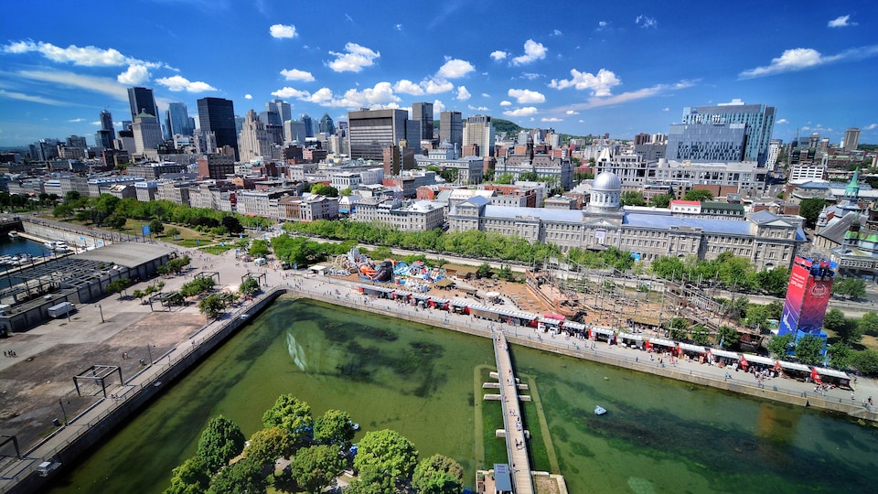 Vue panoramique des immeubles du centre-ville de Montréal