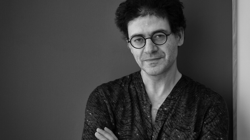 Portrait en noir et blanc de Wajdi Mouawad