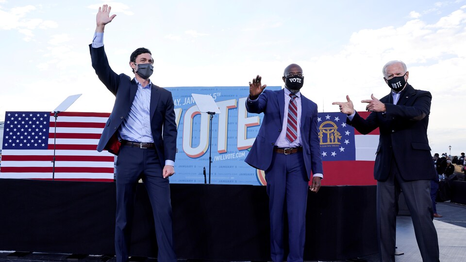 Jon Ossoff, Raphael Warnock et Joe Biden.