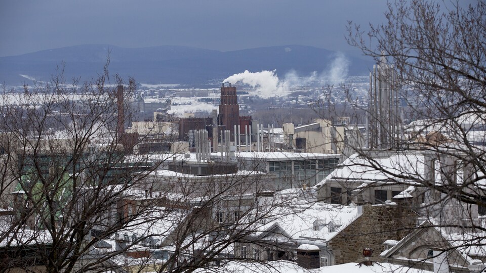 Une vue sur la ville de Québec en hiver.