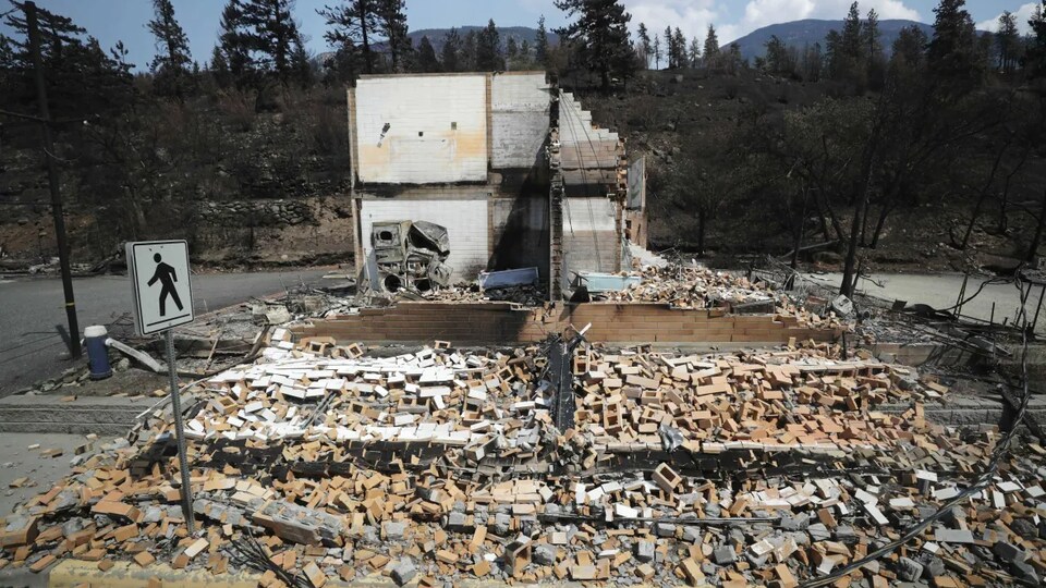 Un bâtiment de Lytton quasiment complètement détruit.