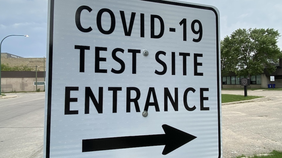 Une affiche pour un site de dépistage de la Covid-19.