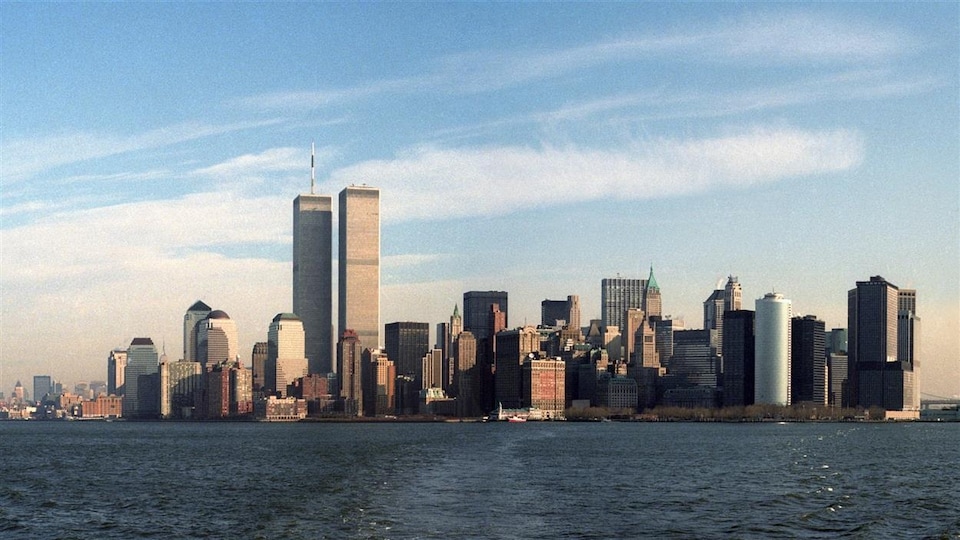 Une vue de Manhattan avec les 2 tours du World Trade Center.