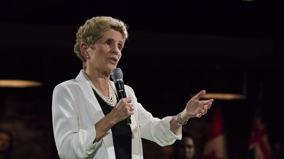 La première ministre de l'Ontario Kathleen Wynne lors d'une réunion publique le 20 novembre 2017.