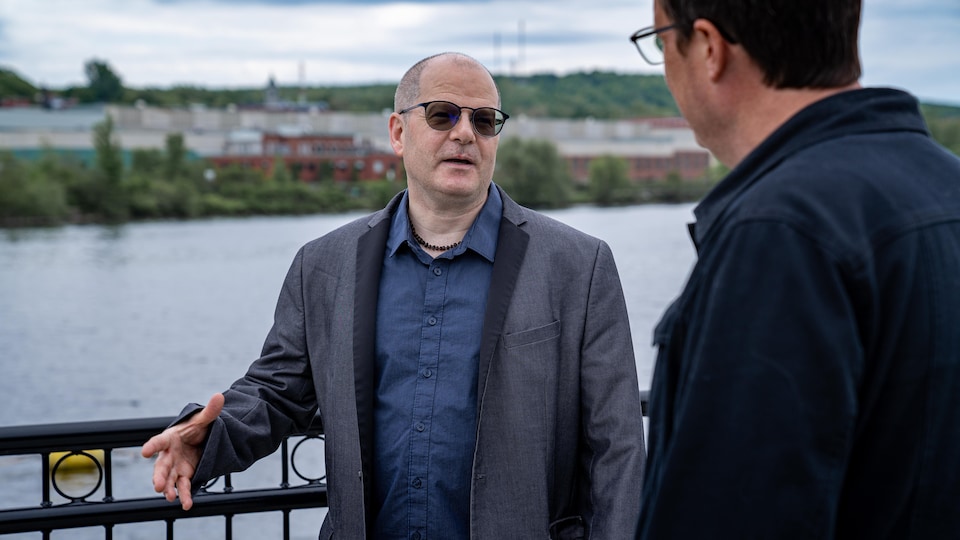 a candidate for the French election spoke to a journalist.