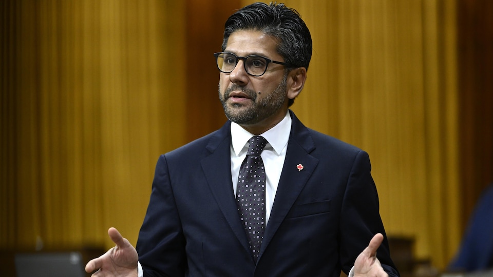 Yasir Naqvi au parlement d'Ottawa.