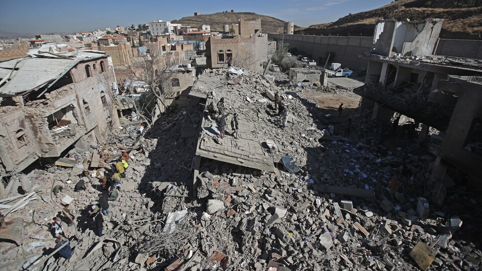 Des bâtiments détruits par des bombardements.