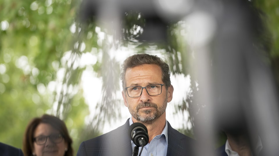 Yves-François Blanchet lors d'une conférence de presse.