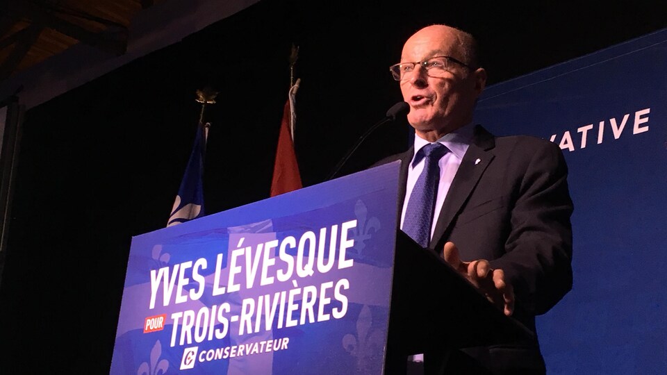 Yves Lévesque lors du dévoilement de sa candidature pour le Parti conservateur du Canada.