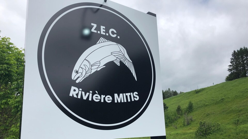 L'affiche de la ZEC Rivière-Mitis.