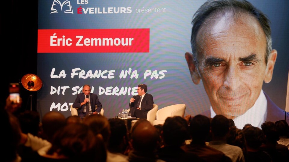 Éric Zemmour lors d'un événement à Versailles.