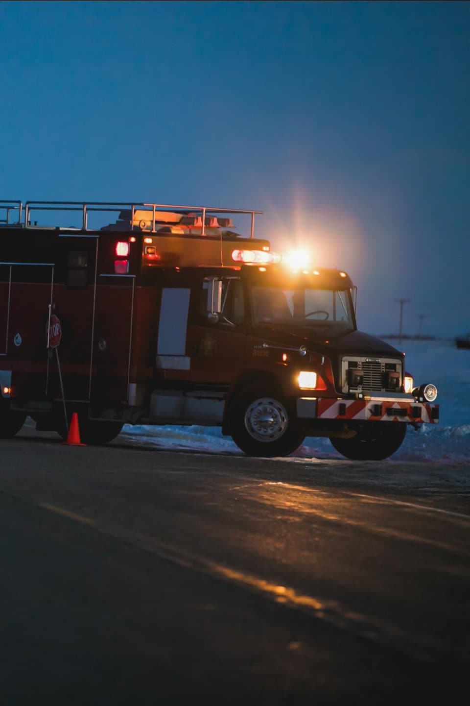 Un véhicule d'urgence qui bloque la route